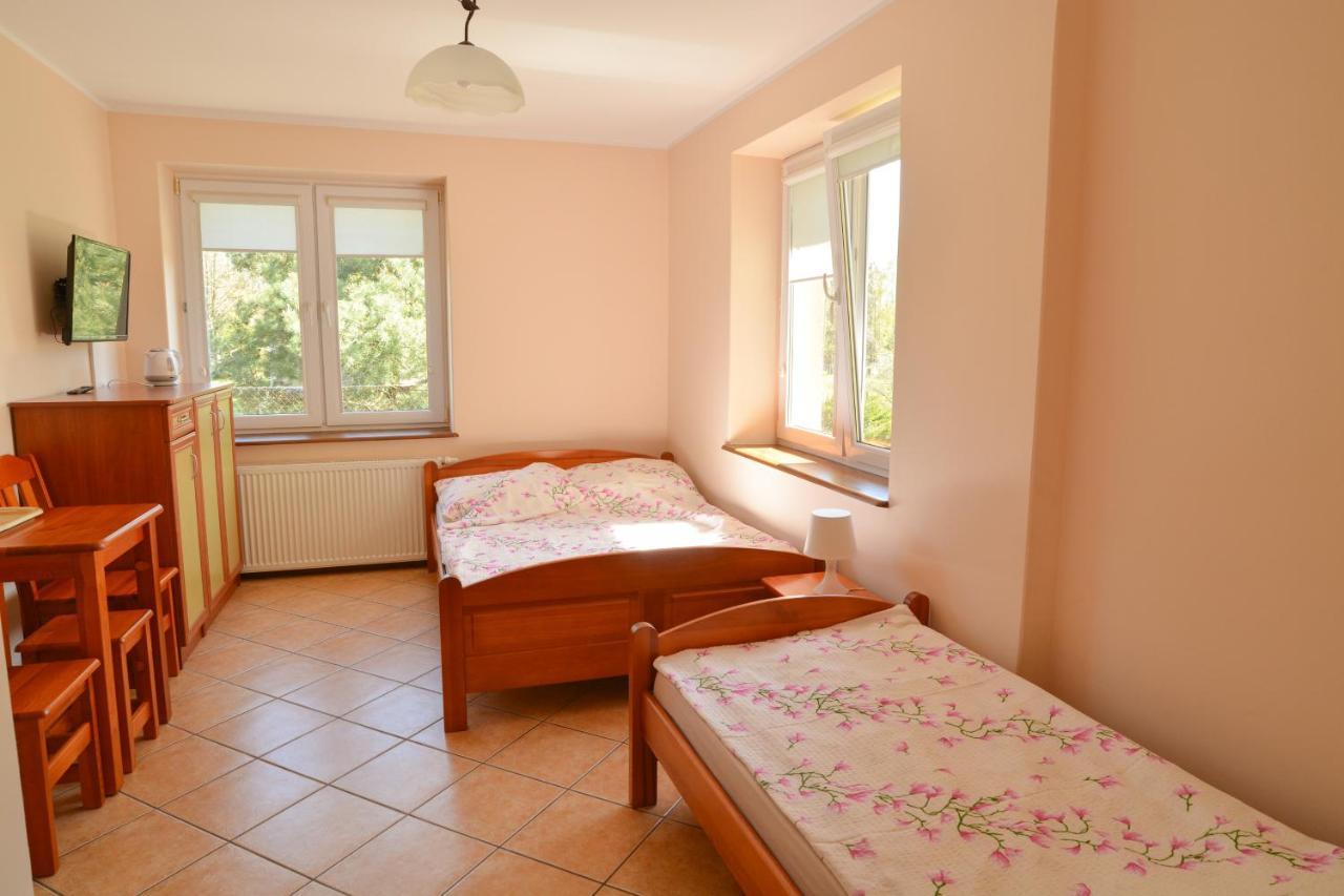 Jantar Pokoje I Domki U Reni Exterior photo